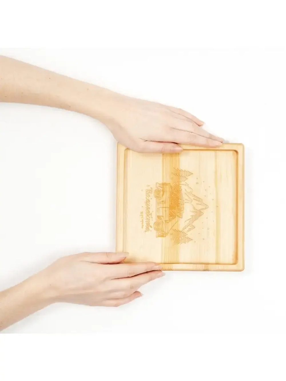 Менажница с гравировкой из кедра