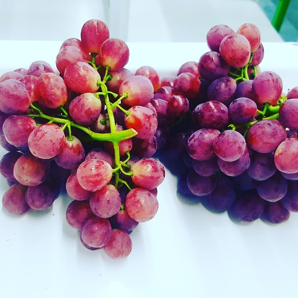 Виноград Красный Без Косточек, 1 кг