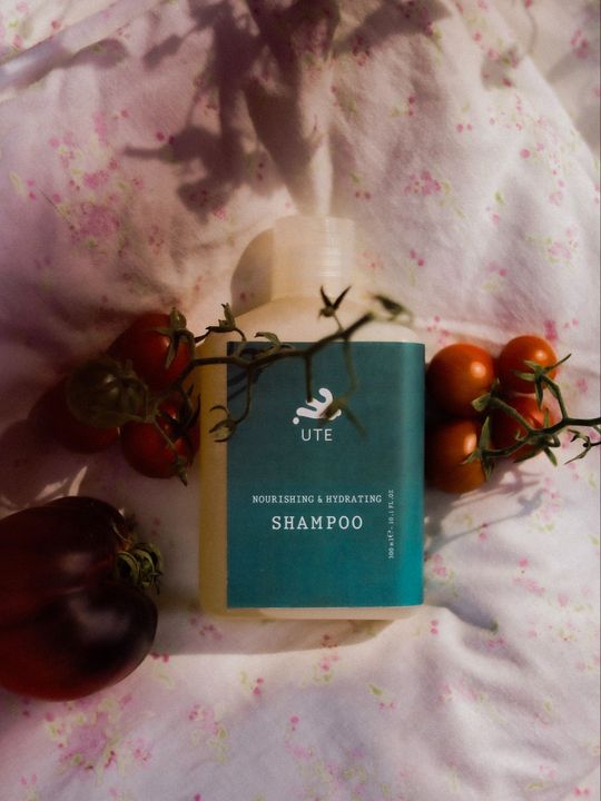 Питательный шампунь с экстрактом томата и прокератином