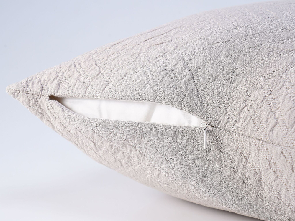 Покрывало 240х260 и 2 декоративные подушки 45х45 Claire Batiste Tilt Greg бежевые