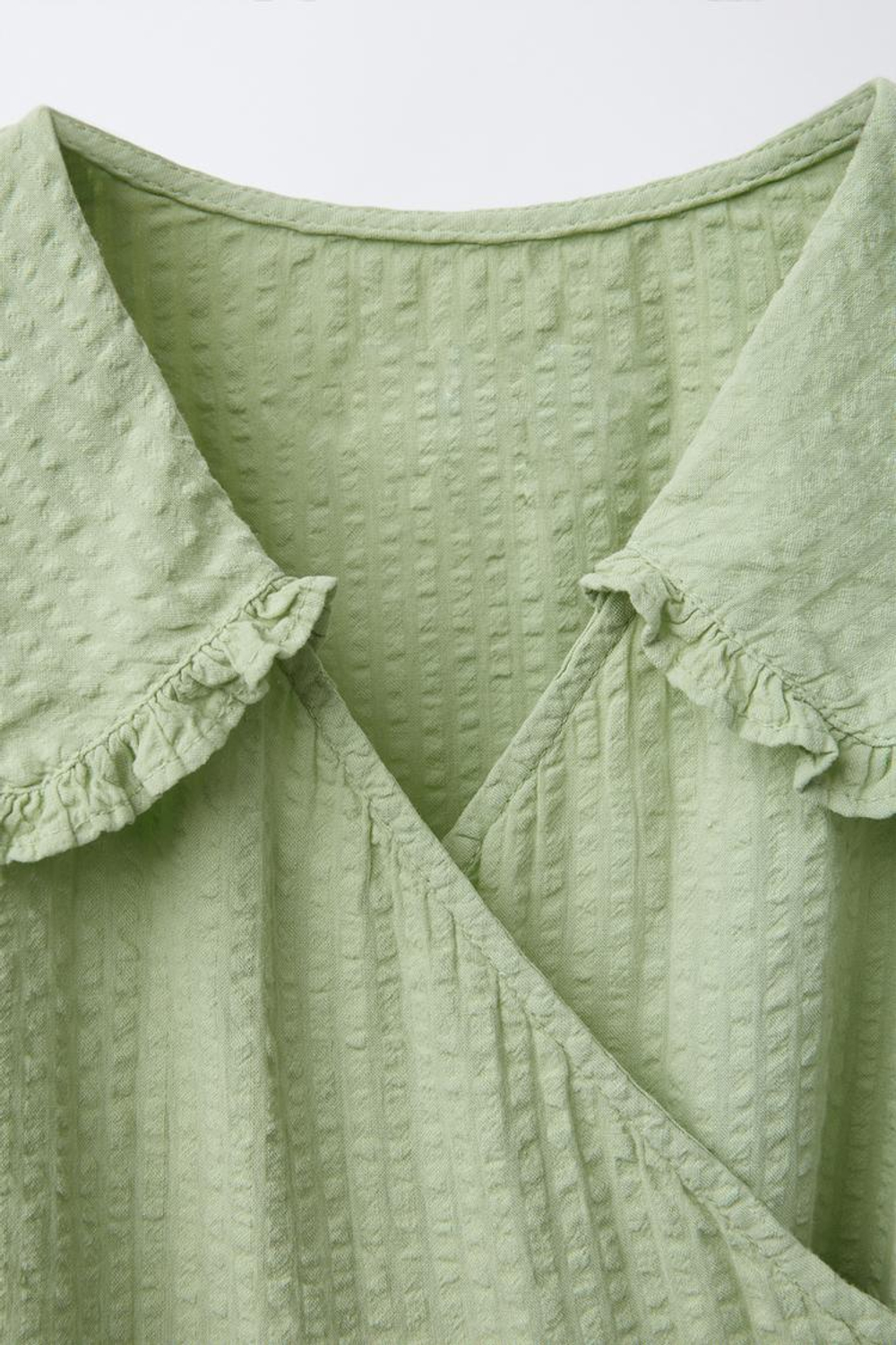 ZARA ПЛАТЬЕ ИЗ РЕЛЬЕФНОЙ ТКАНИ С КРУГЛЫМ ВОРОТНИКОМ, СВЕТЛО-ЗЕЛЕНЫЙ