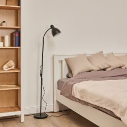 UML-T701 E27 BLACK Торшер напольный под лампу Е27. 60W. с регулировкой наклона. Механический выключатель. Черный. ТМ Uniel