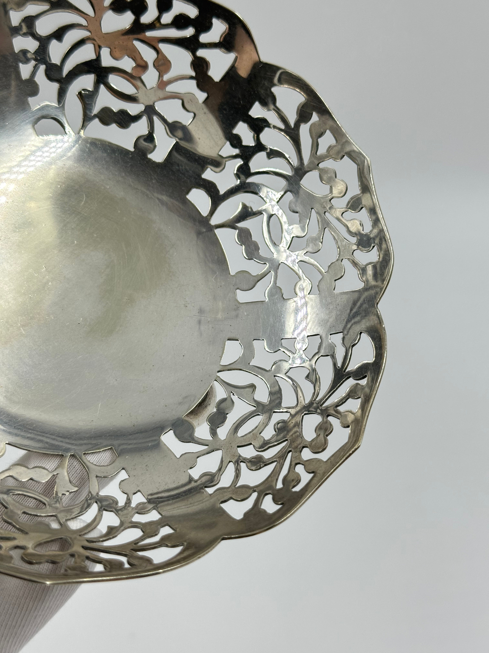 Конфетница посеребренная W E & Co