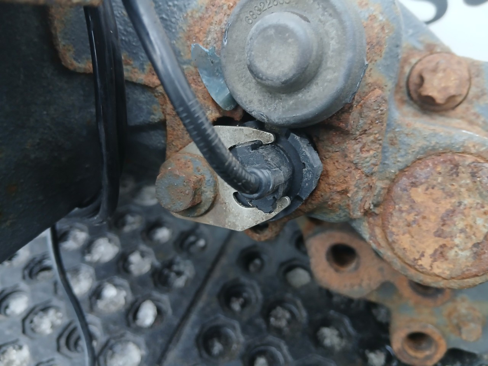 Суппорт передний левый