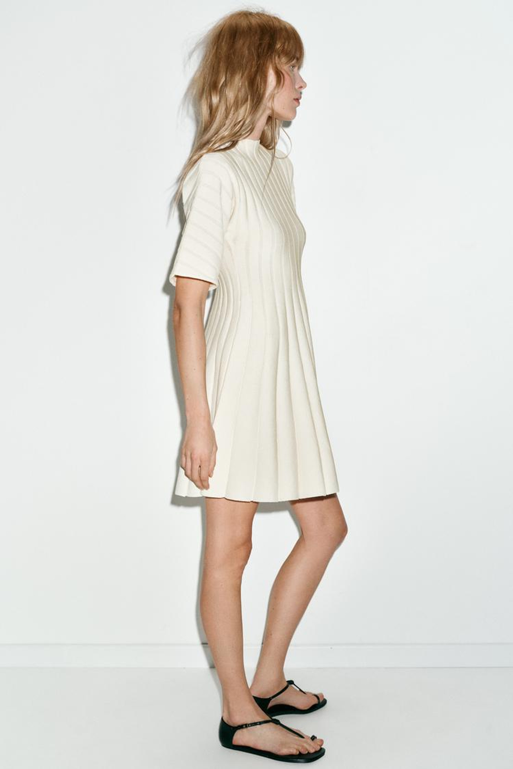 ZARA КОРОТКОЕ ПЛАТЬЕ В РУБЧИК С ОБЪЕМНЫМИ РУКАВАМИ, ЭКРЮ