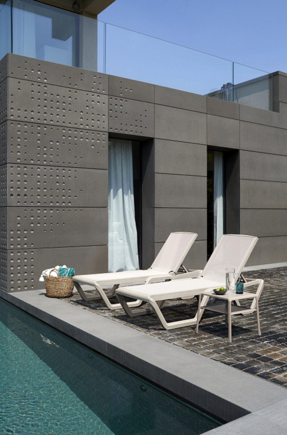 Шезлонг-лежак пластиковый Scab Design Vela, тортора