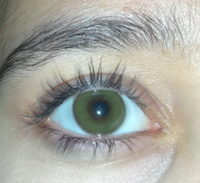 Зеленые на карих глазах