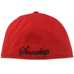 Бейсболка New Era Fitted Sneaktip King of Kicks красная вид сзади