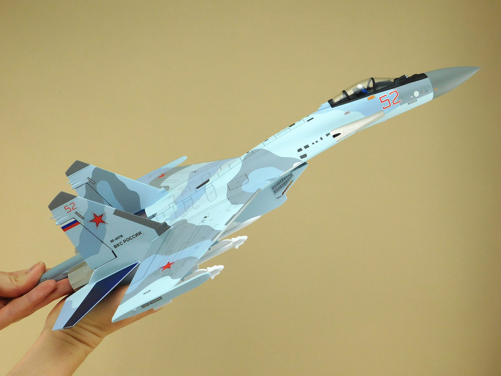 Модель самолета Су-35С (М1:48 ВКС России, RF-81719, 52, Камуфляж голубой)