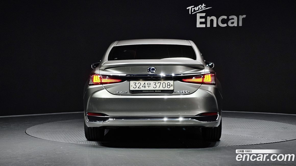 Lexus ES300h 7 Generation Luxury Plus (08.2020)