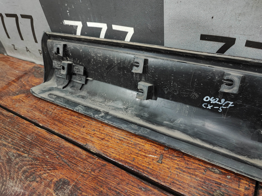 Накладка двери задней правой Mazda CX-5 2 (KF) 17-нв Б/У Оригинал KB7W51RC1