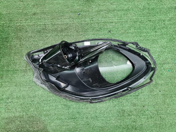 Стекло фары правое Porsche Macan 95b (2014-2018)