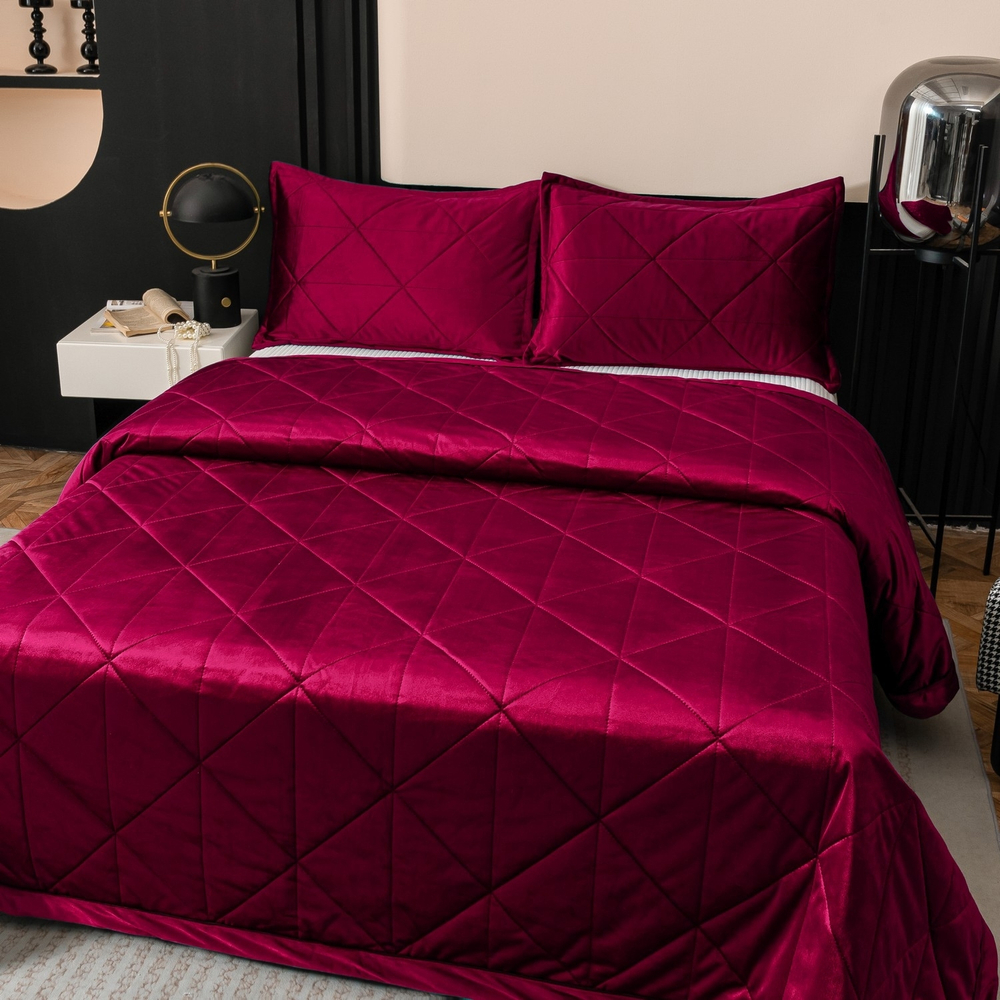 Велюровое покрывало в клетку и две наволочки OVL035