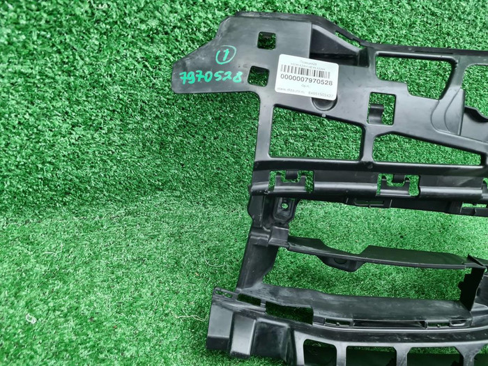 Кронштейн переднего бампера BMW 5er G30 (17-20)