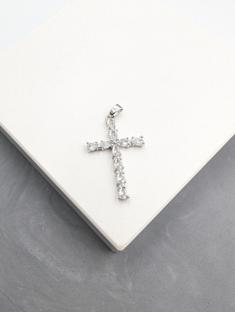 Подвеска крест с фианитами, 32*21мм