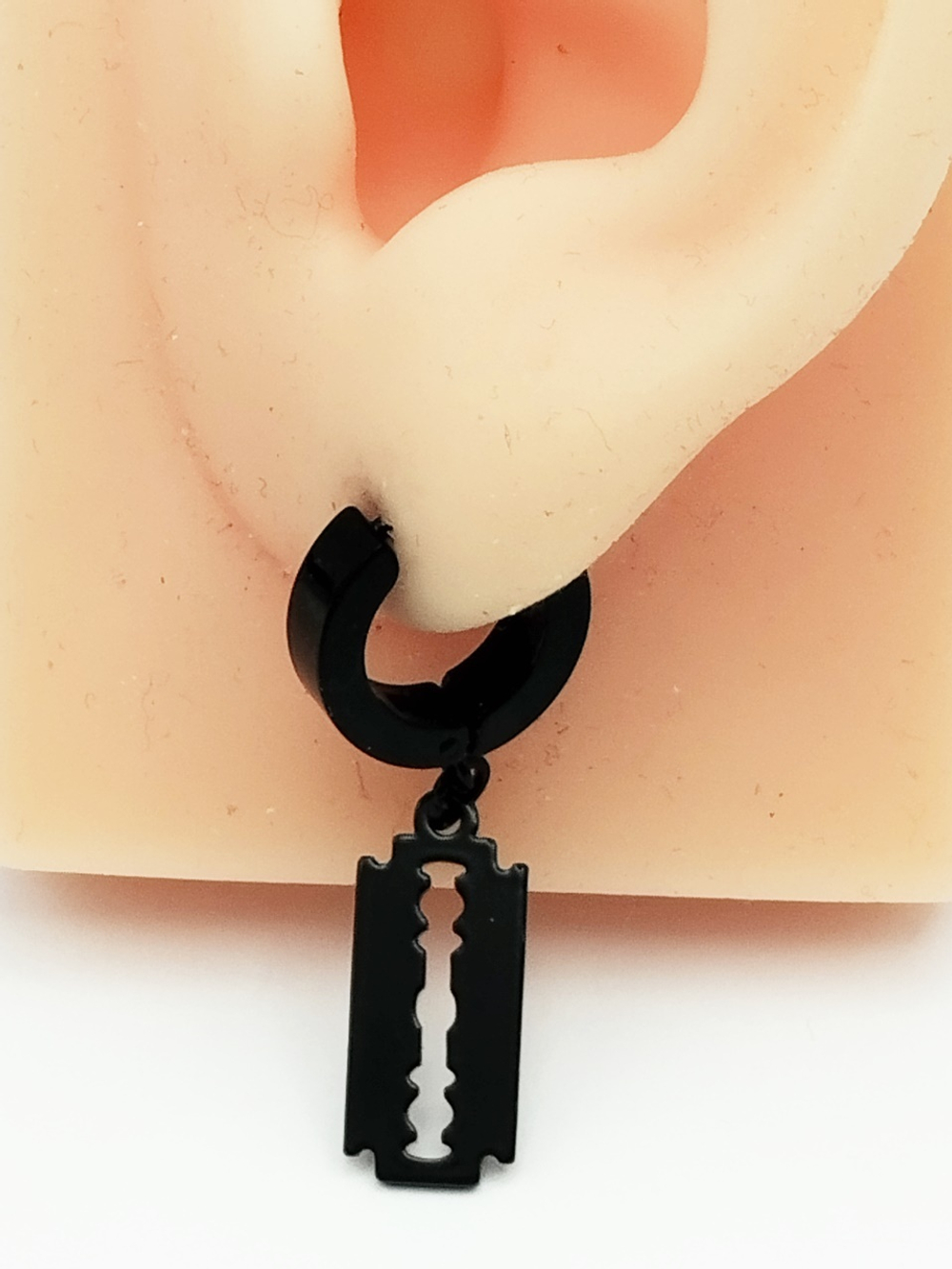 Серьги кольца "Лезвие" черные для пирсинга ушей.