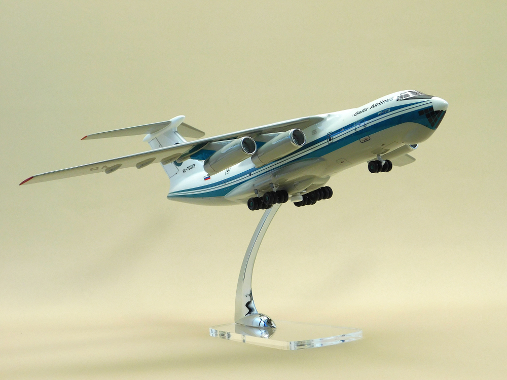 Модель самолета Ил-76ТД (М1:100 Геликс) с шасси