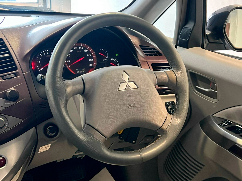 Mitsubishi Grandis, 2003 год