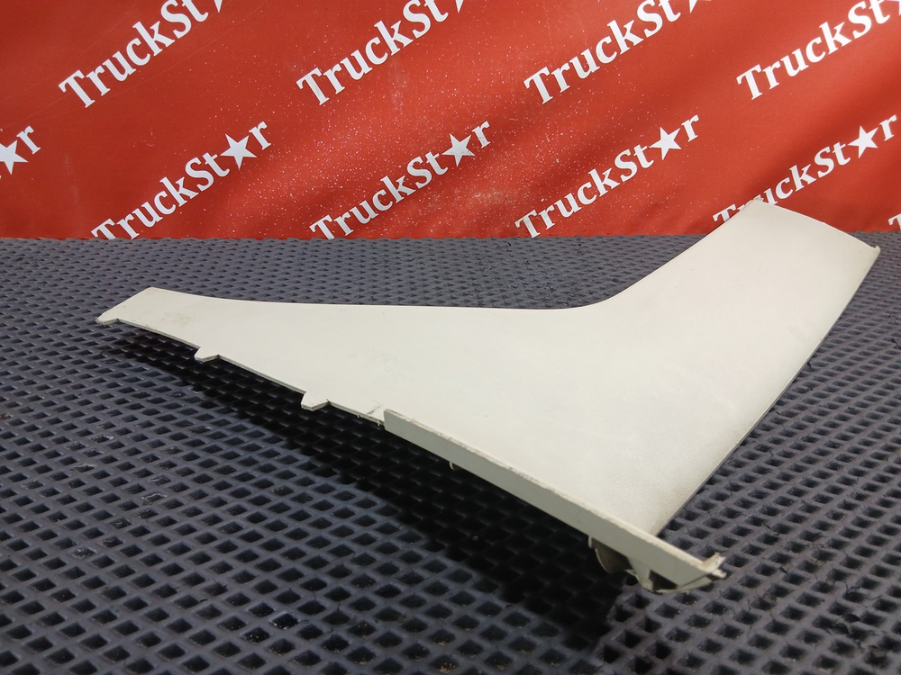 Накладка стойки задней правой