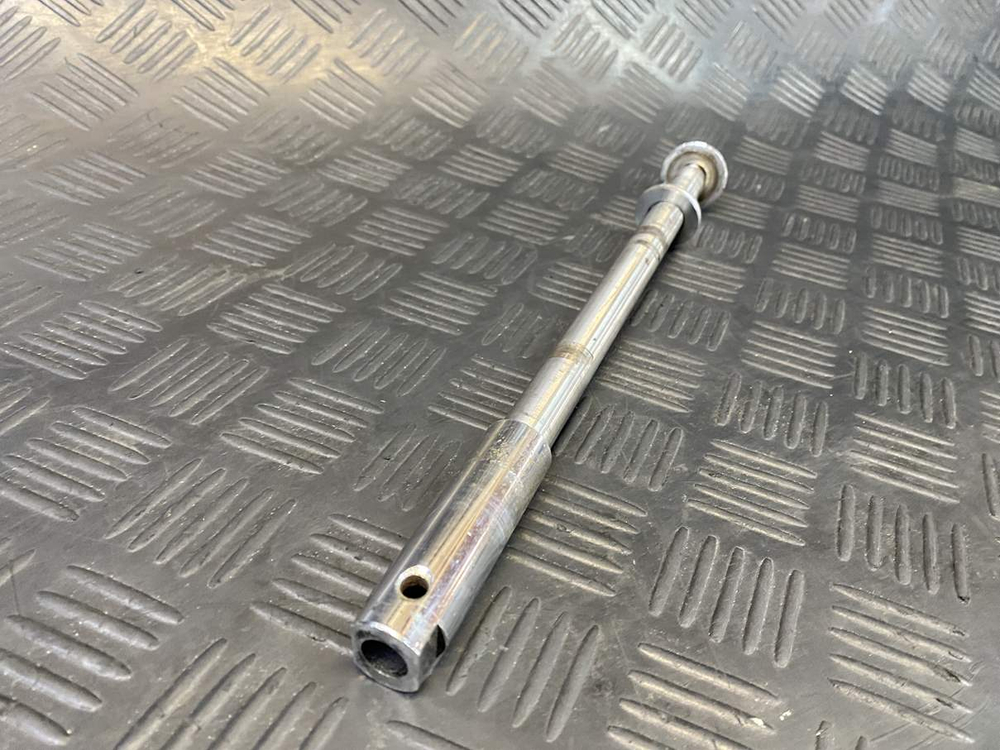 Ось переднего колеса Yamaha Virago 1100 XV1100