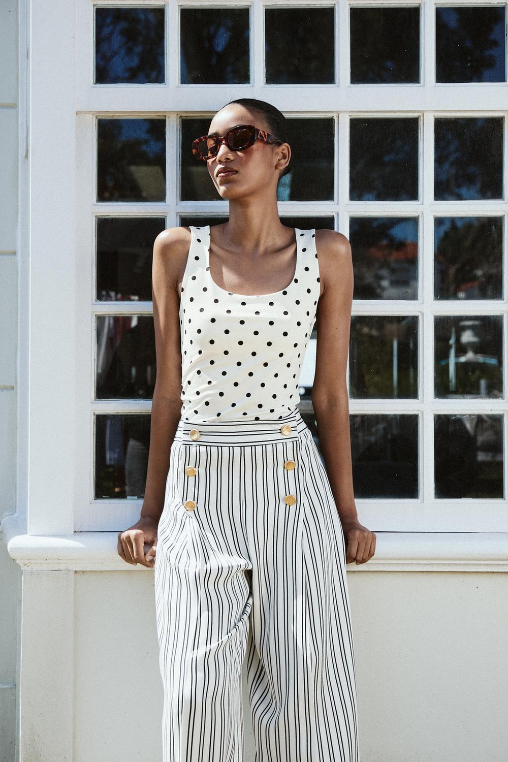 ZARA ТОП ИЗ ПОЛИАМИДА С ШИРОКИМИ БРЕТЕЛЯМИ, ЭКРЮ/ЧЕРНЫЙ