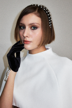 Перчатки укороченные бархатные с жемчугом