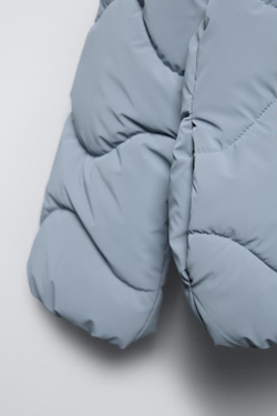 ZARA СТЕГАНАЯ КУРТКА ИЗ ПРОРЕЗИНЕННОЙ ТКАНИ, ЛАВАНДОВЫЙ