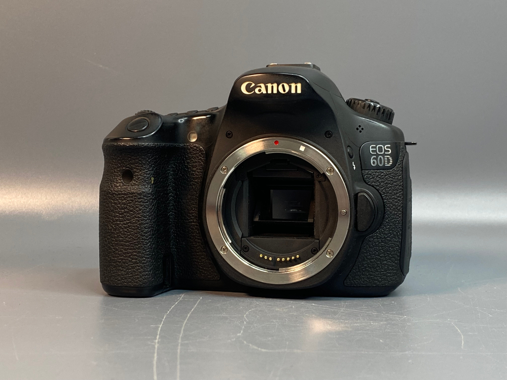 Canon EOS 60D kit 18–135mm f/3.5–5.6 IS 32.000 кадров