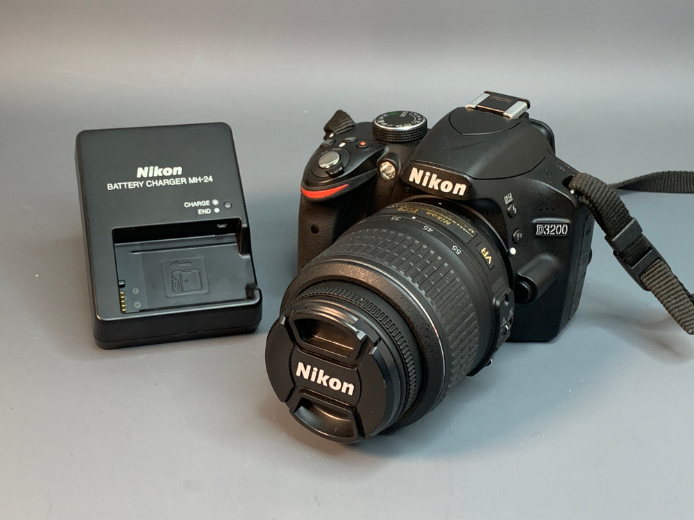 Nikon D3200 kit 18-55mm VR 1500 кадров