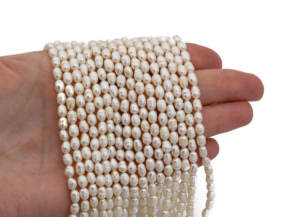 Жемчуг натуральный рис 4мм, 3А