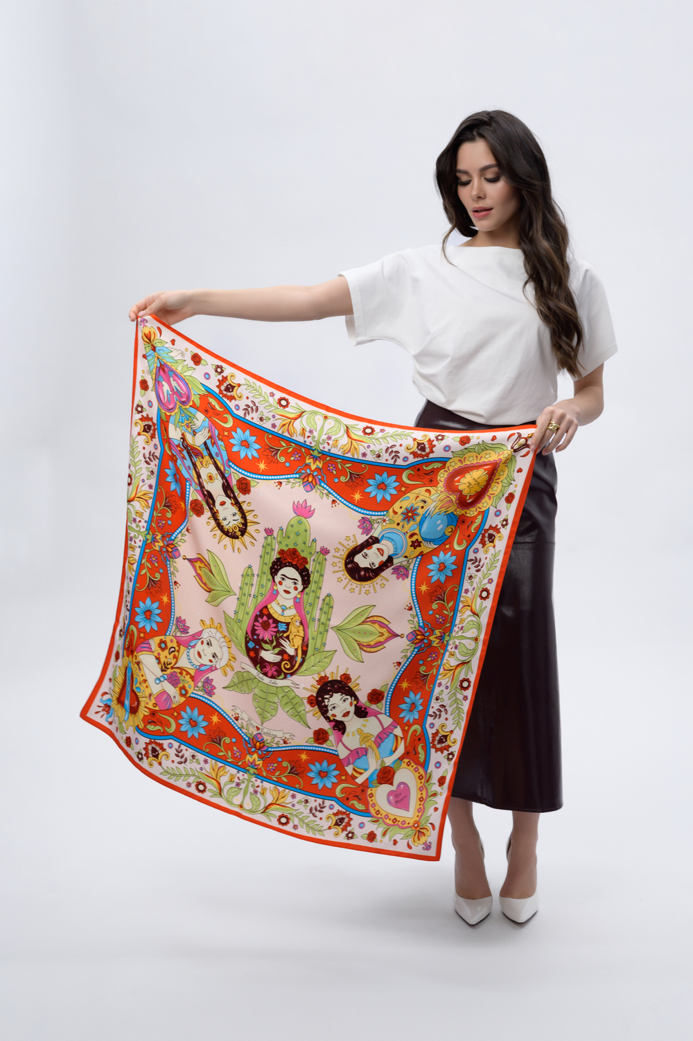 Платок «Матрёшки. Латинская Америка»