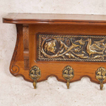 Настенная вешалка в Неоренессансном стиле