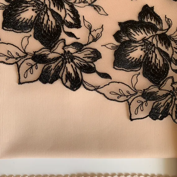 Вышивка на сетке какао/черная (левая) 22 см