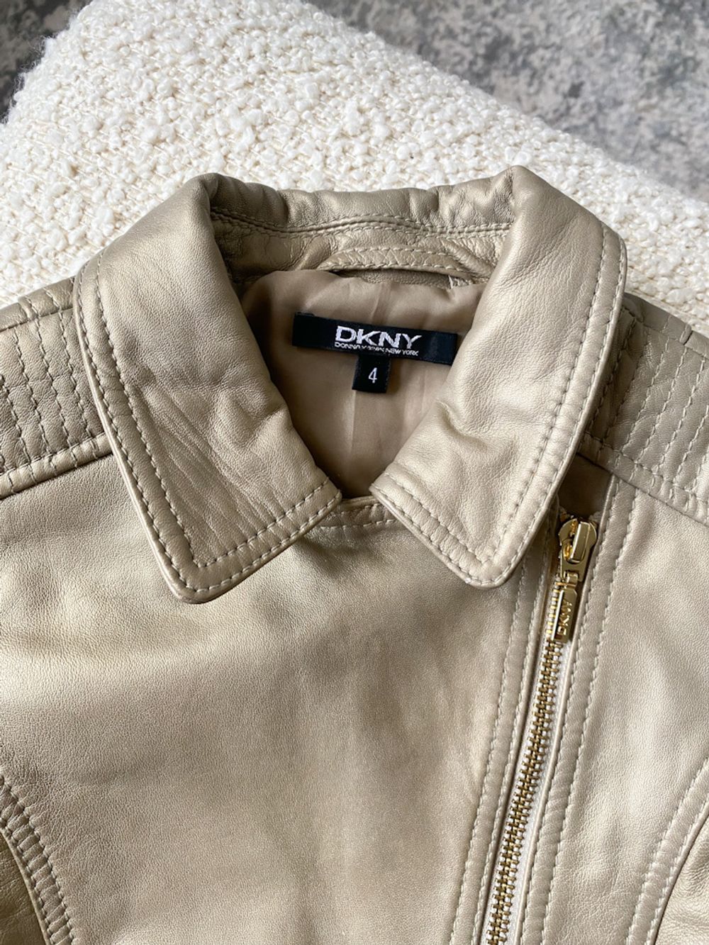 Кожаная куртка DKNY, 104