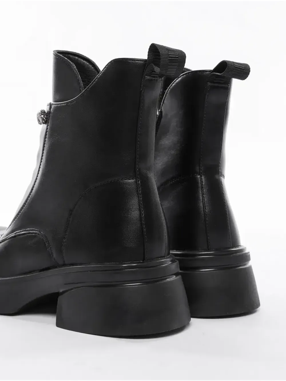 Зимние ботинки на высокой платформе