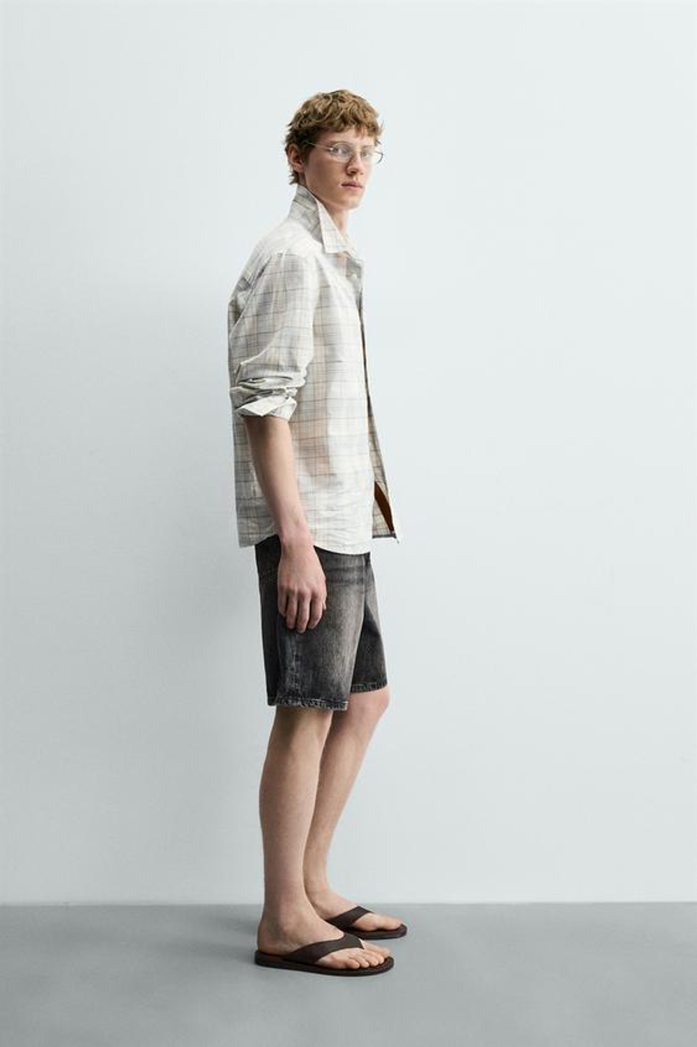 ZARA ДЖИНСОВЫЕ ШОРТЫ RELAXED FIT, ТЕМНО-СЕРЫЙ