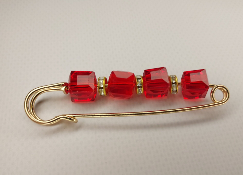 Булавка брошь "Красные камешки" для кардигана, пальто, платков, костюмов, шарфа, одежды .Цвет ярко красный.