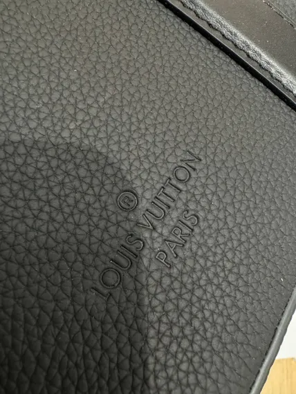 Портфель Louis Vuitton из натуральной кожи, черный