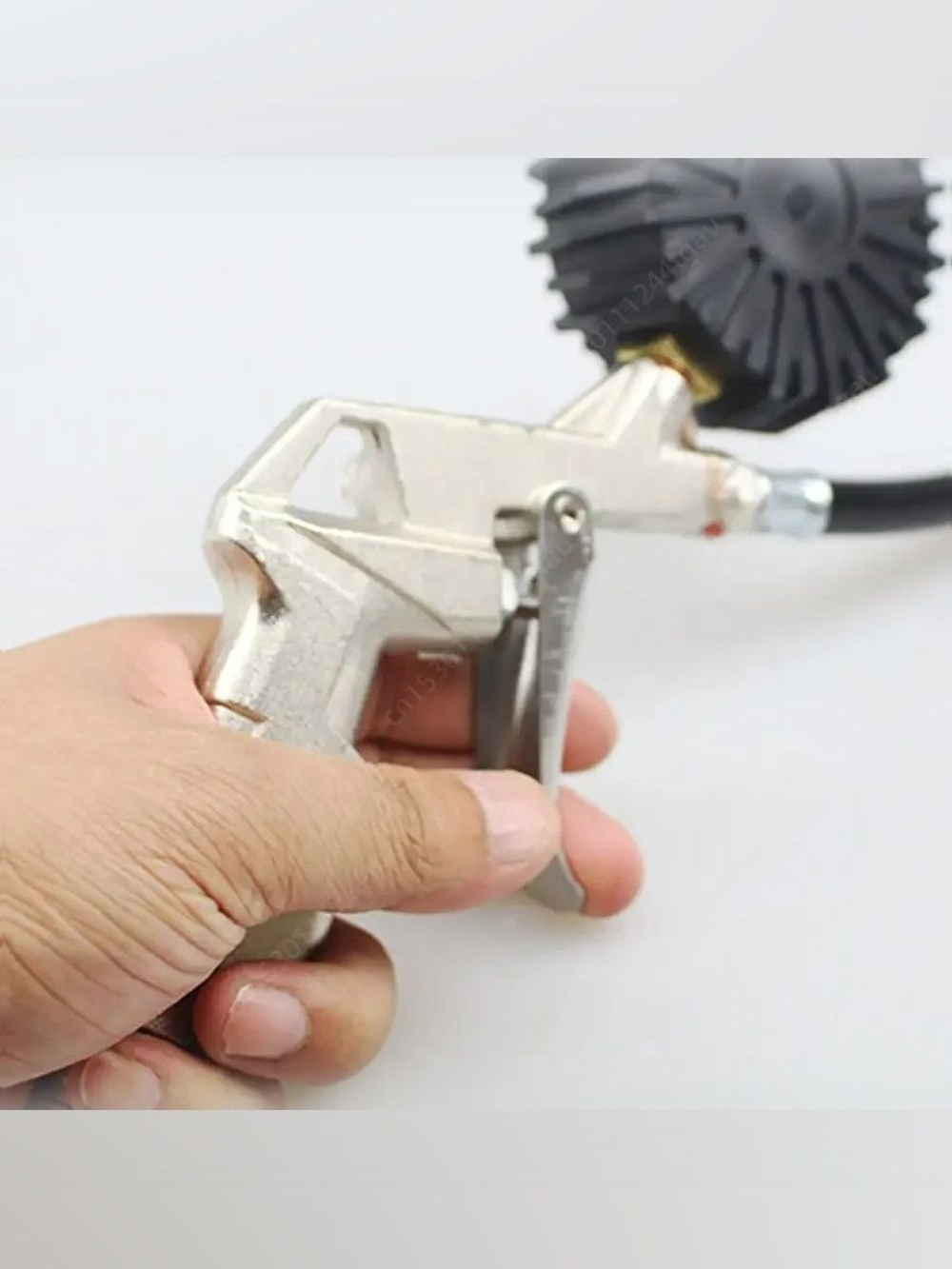 Пистолет для накачки шин с манометром 16 атмосфер