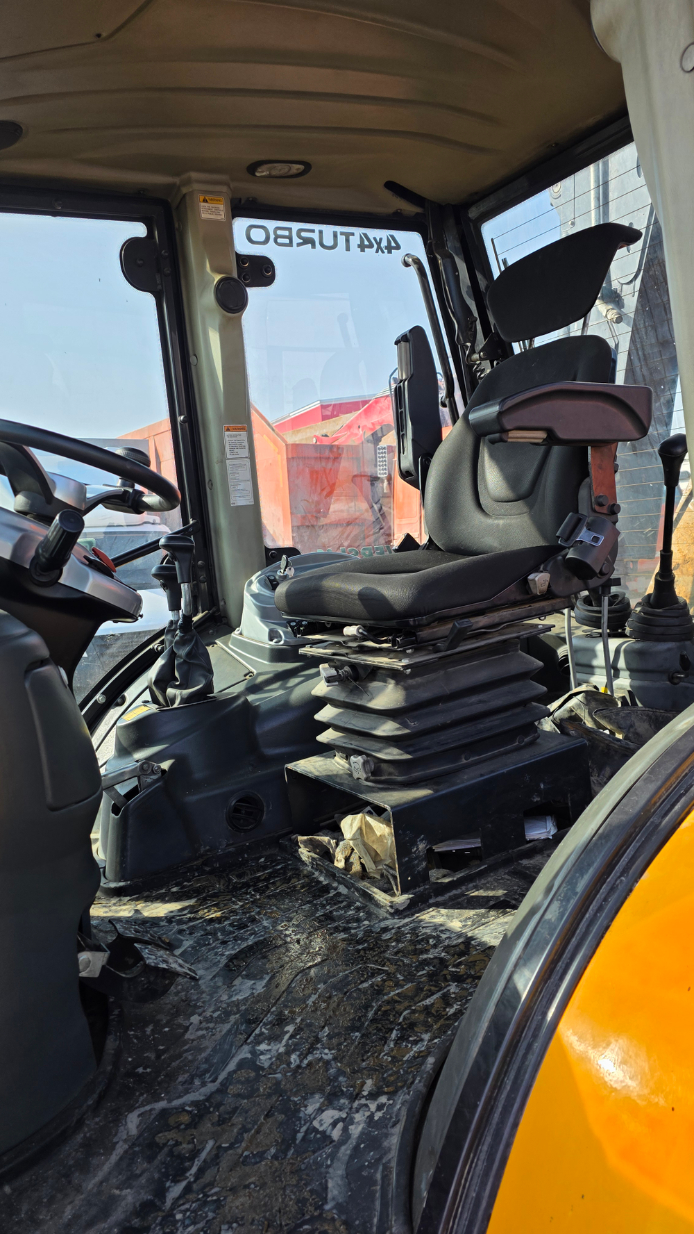 Cukurova 884 Экскаватор-погрузчик 884 (Дизельный, 4,4 л., 101 л.с.)