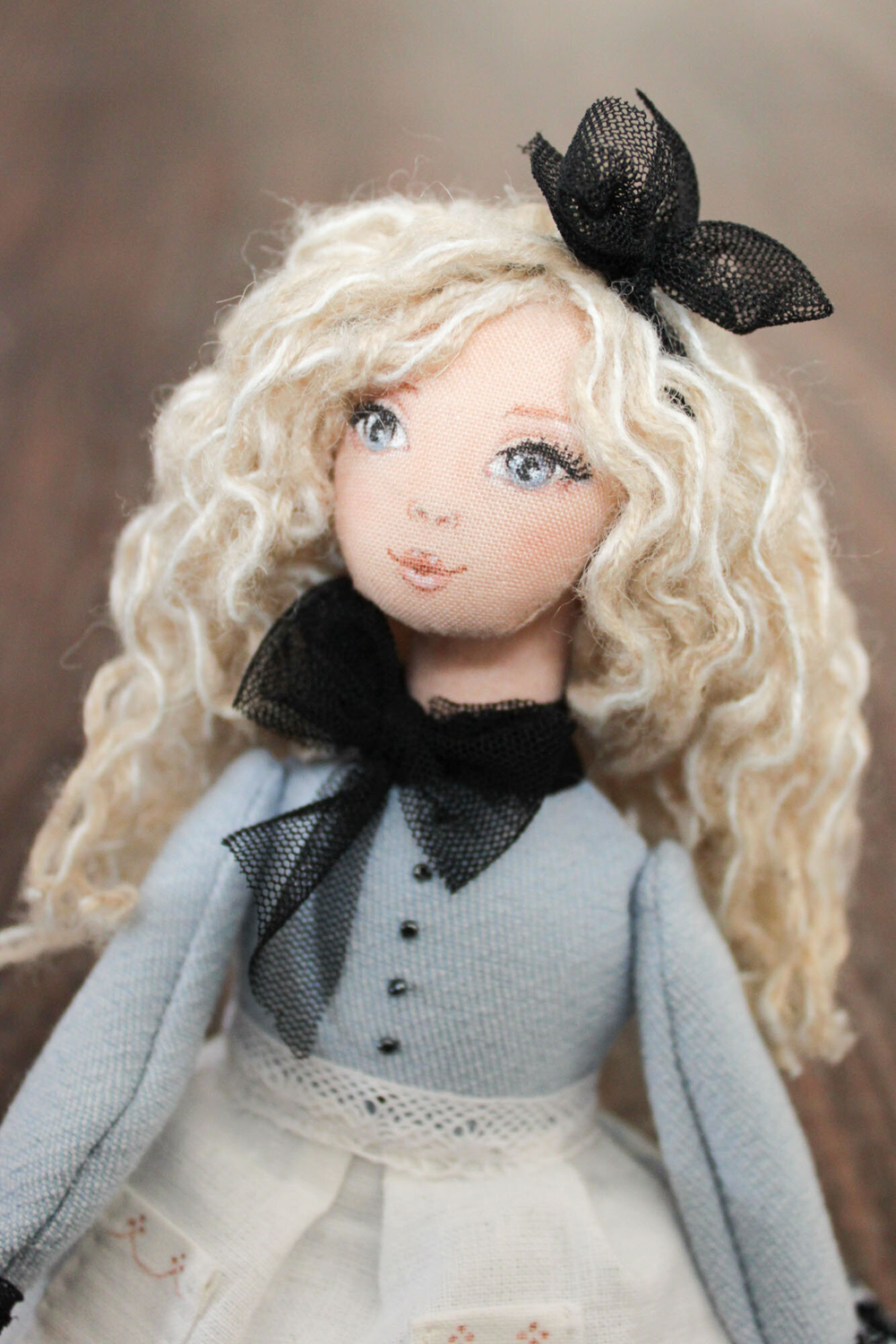 Как сделать прическу текстильной кукле из пряжи для вязания своими руками. Пошаговый электронный мастер-класс в формате pdf для начинающих и продолжающих