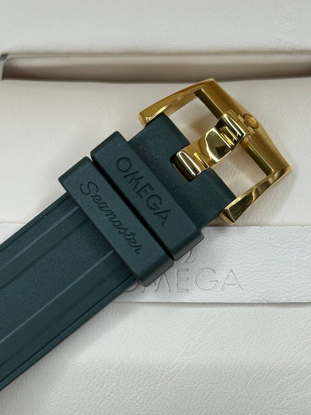 Часы Omega Seamaster Driving