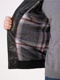 Кожаная куртка демисезонная бомбер под джинсы