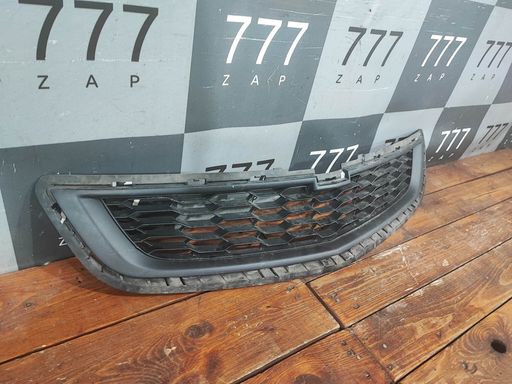 Решетка радиатора Chevrolet Cobalt 11-16 Б/У Оригинал 52027910
