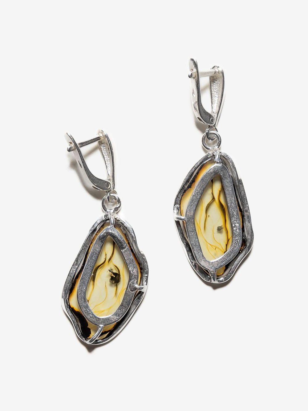 Уникальные серебряные серьги с цельным пейзажным янтарем, серебро 925 пробы