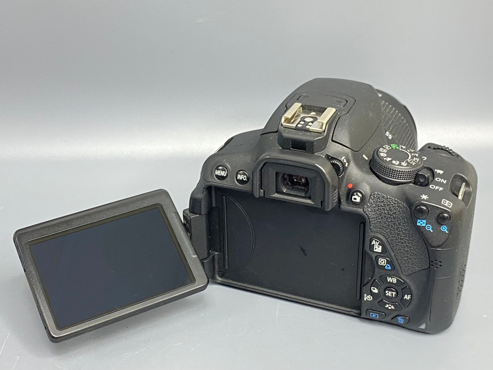 Canon 700D Kit 18-55mm III 32.000 кадров