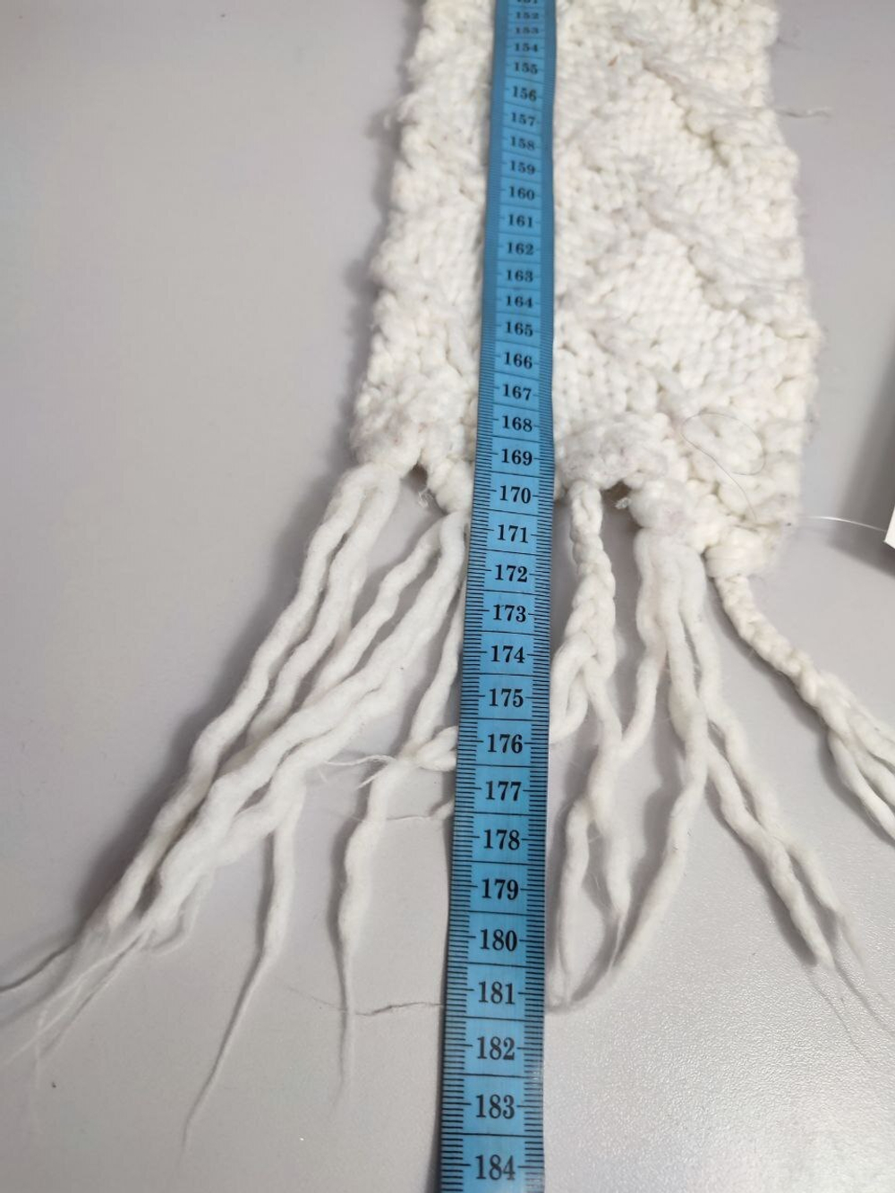 Шарф светлый вязаный