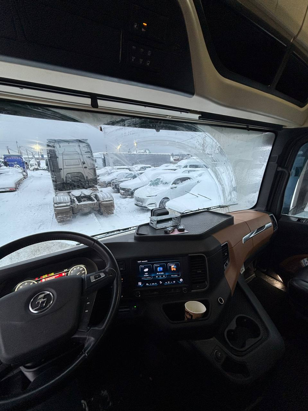 Shacman (Shaanxi) SX* 4x2 Седельный тягач SX4188YY381 (Дизельный, 12,5 л, 480 л.с., АТ)