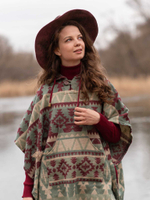 Пончо шерстяное с орнаментом