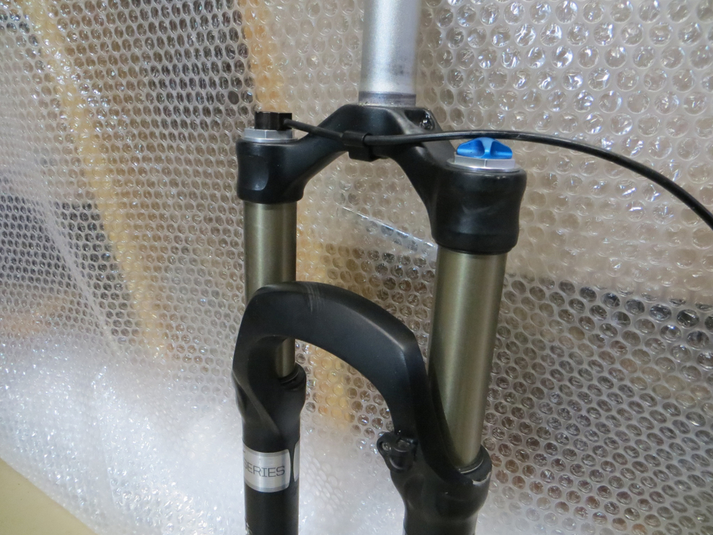 Вилка Fox Suspension F100 FIT Remote